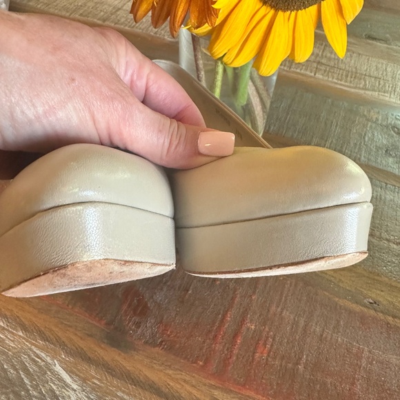 🍾💟🥂AUTHENTIC GUCCI Leather Platform tan/cream Pumps - Great Condition!🍾🥂 - Picture 8 of 16